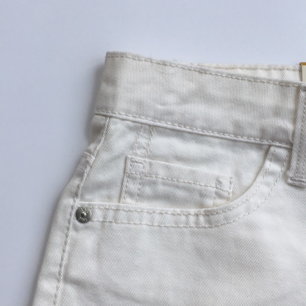 Lei Tatum High Rise Cream Denim Shorts NWT - Picture 2 of 6